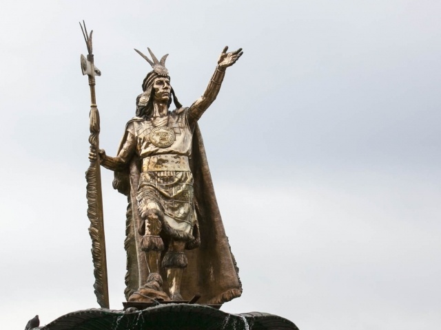 Cusco plaza Inca warrior
