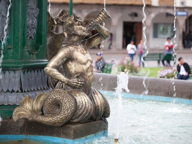 Cusco plaza figurine