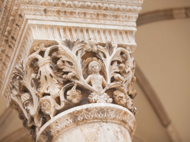Dubrovnik pillar closeup