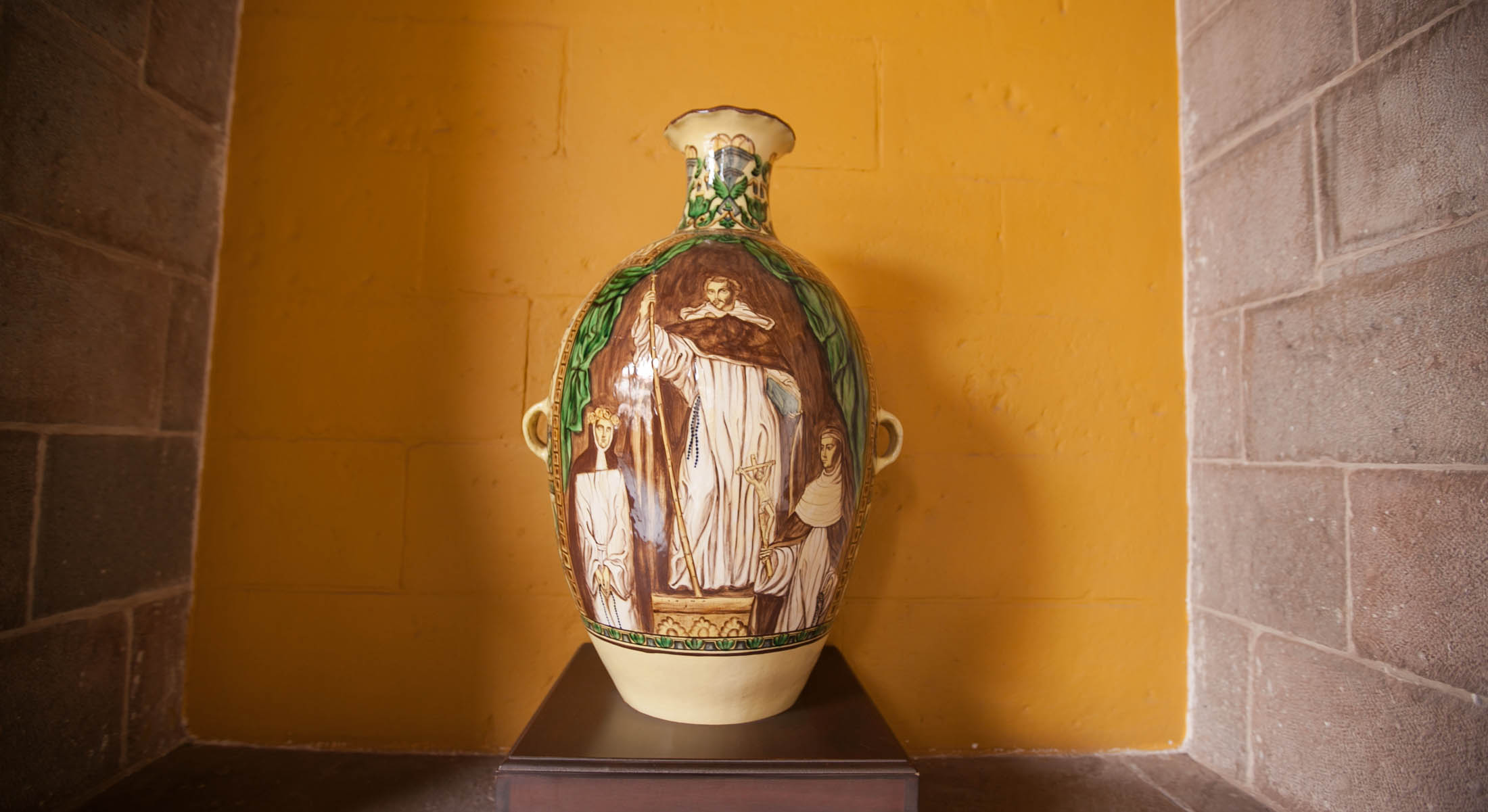 Koricancha decorative urn