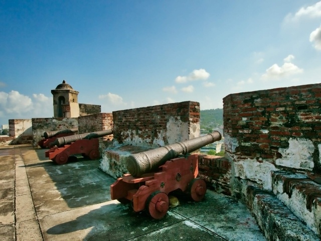 Cannons atop Castillo San Felipe de Barajas