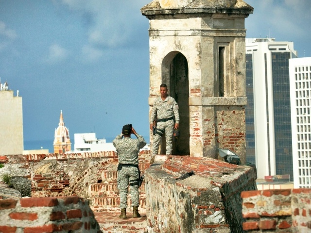 Soldier poses at Castillo San Felipe de Barajas