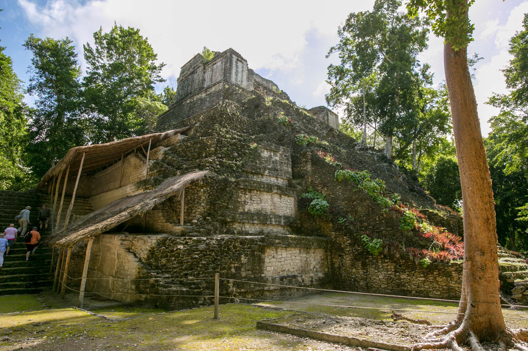 Side view of Edificio 2 at the Mayan ruins of Dzibanche in Mexico
